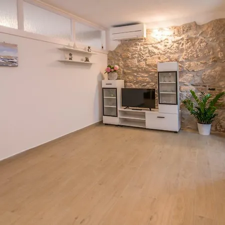 Tara Apartmán *