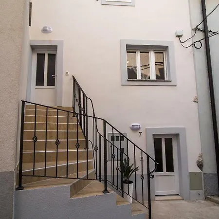 Διαμέρισμα Tara *