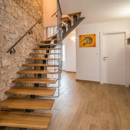 Διαμέρισμα Tara